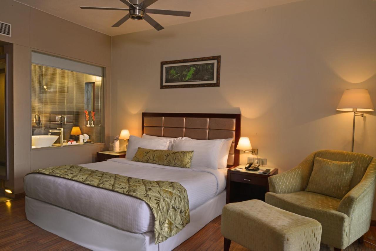 The Corinthians Resort And Club Πούνε Εξωτερικό φωτογραφία A room at the Taj Bengal