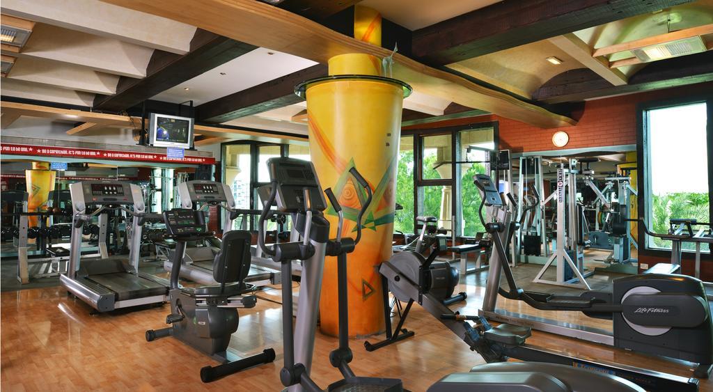 The Corinthians Resort And Club Πούνε Εξωτερικό φωτογραφία The gym at the hotel