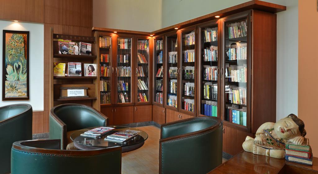 The Corinthians Resort And Club Πούνε Εξωτερικό φωτογραφία Library